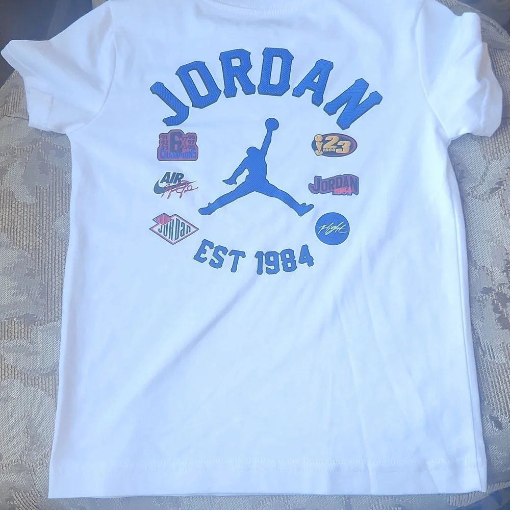 Jordan Kids 2 Pc Set - Picture 2 of 5